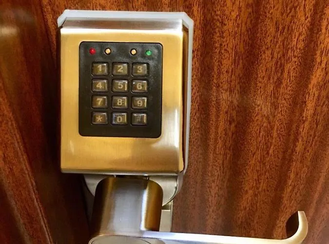 House بيت شباب